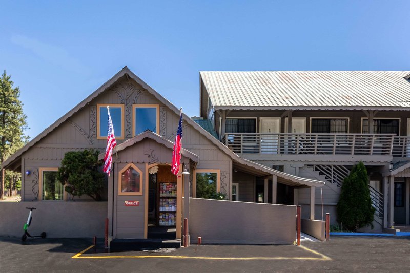 econo lodge inn and suites heavenly village area