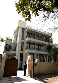 Ahuja Residency Parklane,Sector 26A,3 star