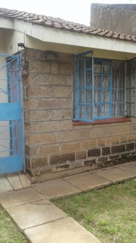 Maria's House,,3 star