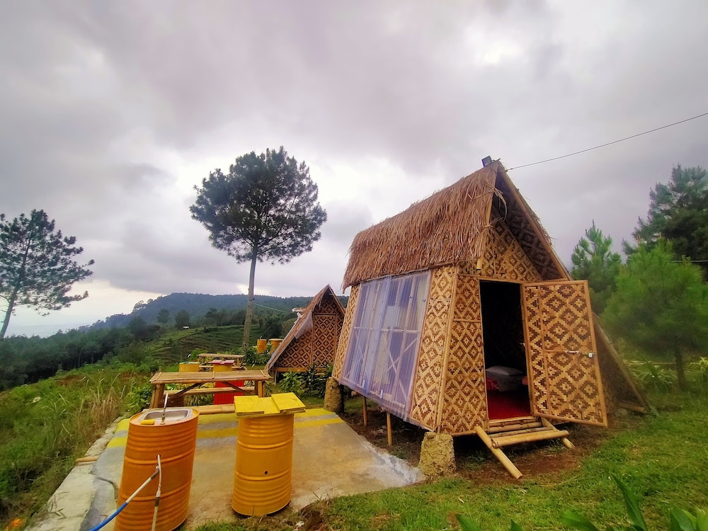 Aubrey Villa Ciwidey,,1 star