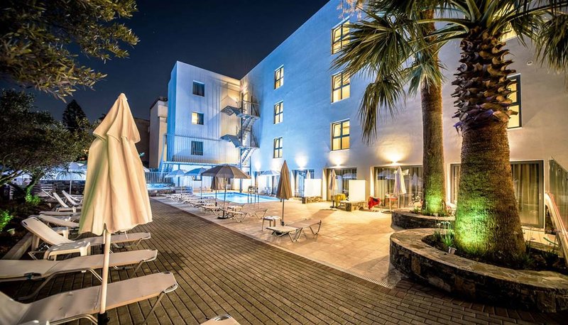 pollis hotel