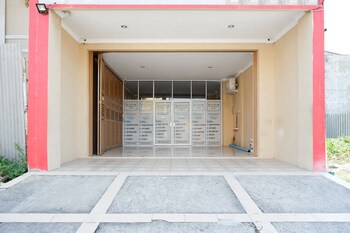 reddoorz near hartono mall solo