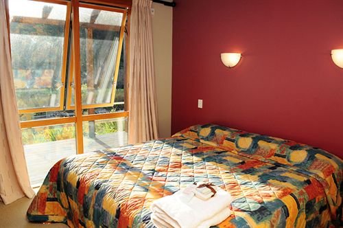 Silverstream Retreat,Porirua>>Lower Hutt,3 star
