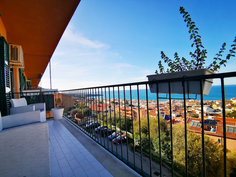 maandmi guest house