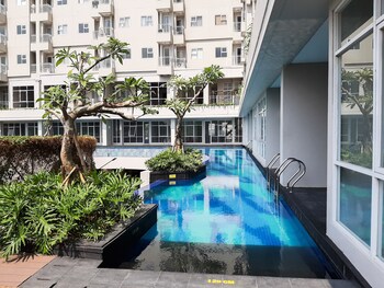 minimalist studio bintaro icon apartment near british school