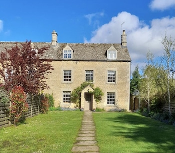 darly cottage
