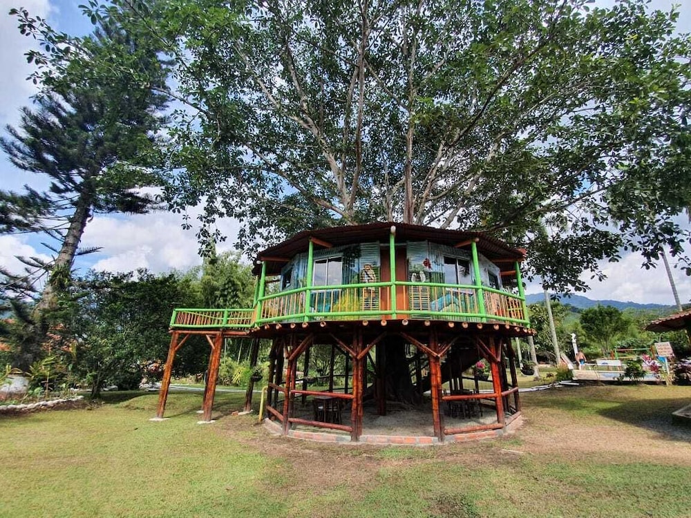 room in lodge tree house finca la floresta verde