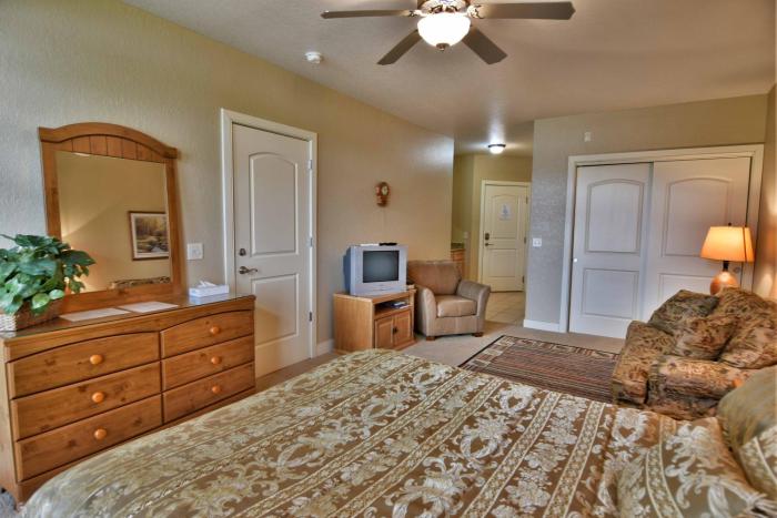 Unit 411B - 1 Br Condo,,3.5 star