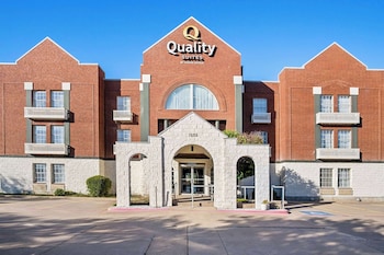 quality suites irving las colinas