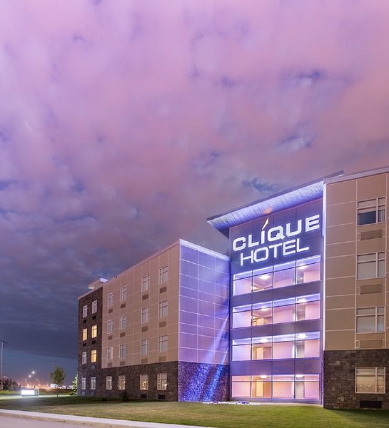 hotel clique calgary airport