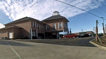 Collins Inn & Suites,,2 star