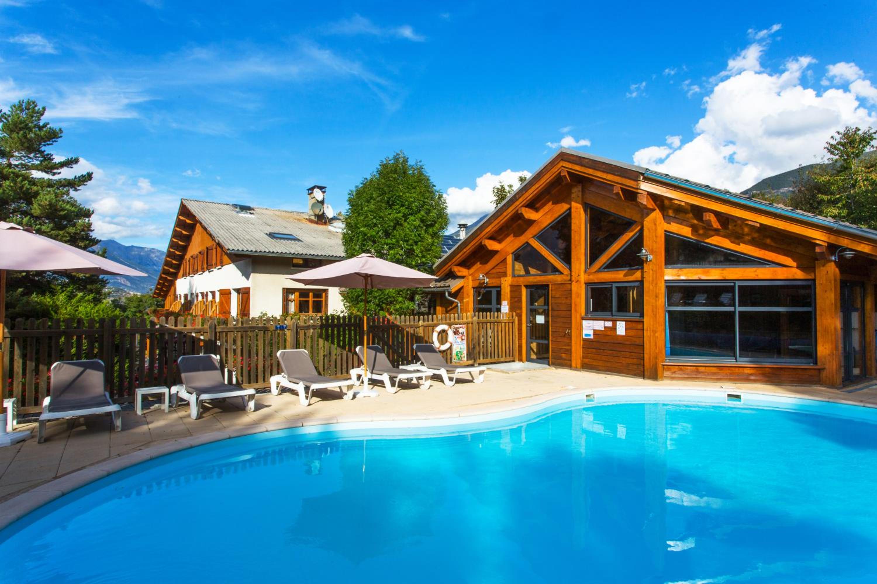 Hotel Les Peupliers À Embrun,,3 star
