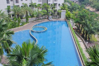 wonderful 1br apartment at mustika golf residence with golf view