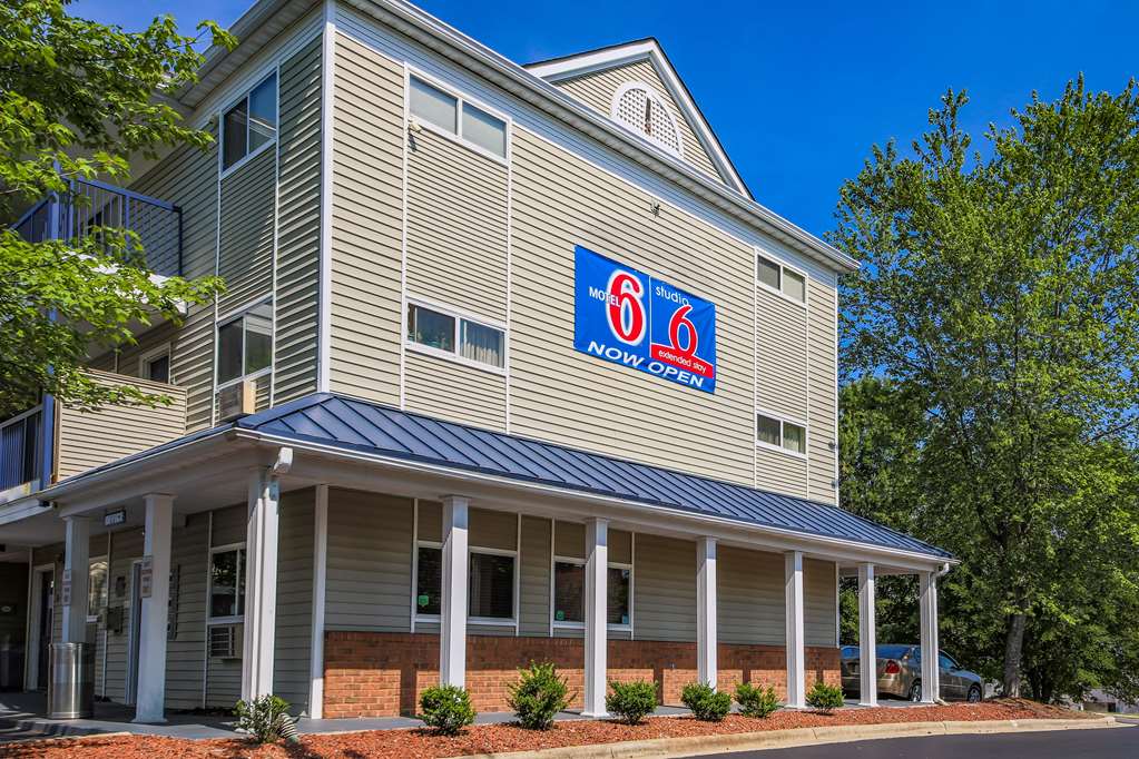 studio 6 greensboro nc i 40