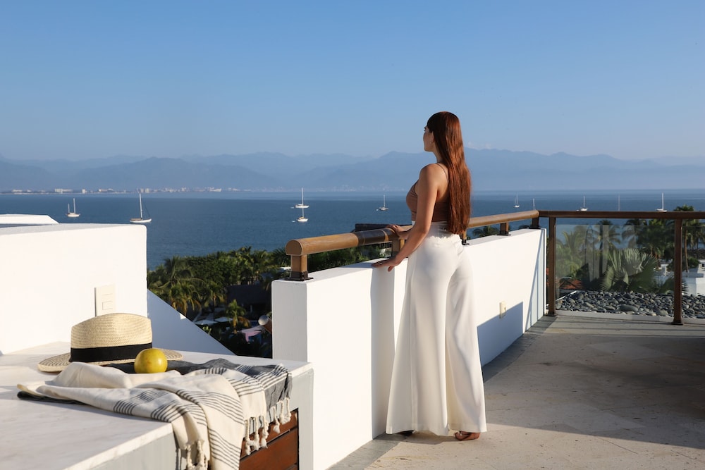 Vallarta Gardens Beach Front Hotel & Residences,,4 star
