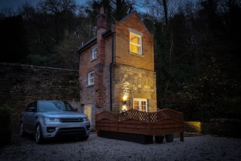 Robin Hood Tower,,3 star
