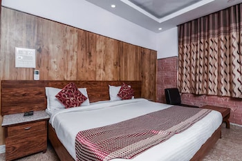 Hotel Dream Palace,Metro Station Laxmi Nagar Shakarpur,2 star