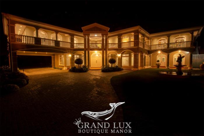 grand lux boutique manor