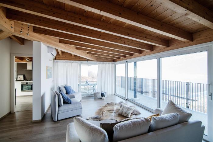 White Attic - By Myhomeincomo,Como>>Camnago Volta,0 star