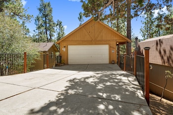 Bear Creek Inn,Big Bear Lake>>Big Bear City,3 star