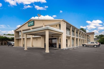Super 8 By Wyndham Gastonia,,3 star