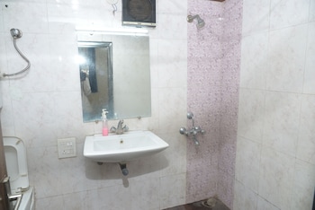 Birla Ayurveda Nashik Stay Center,,2 star