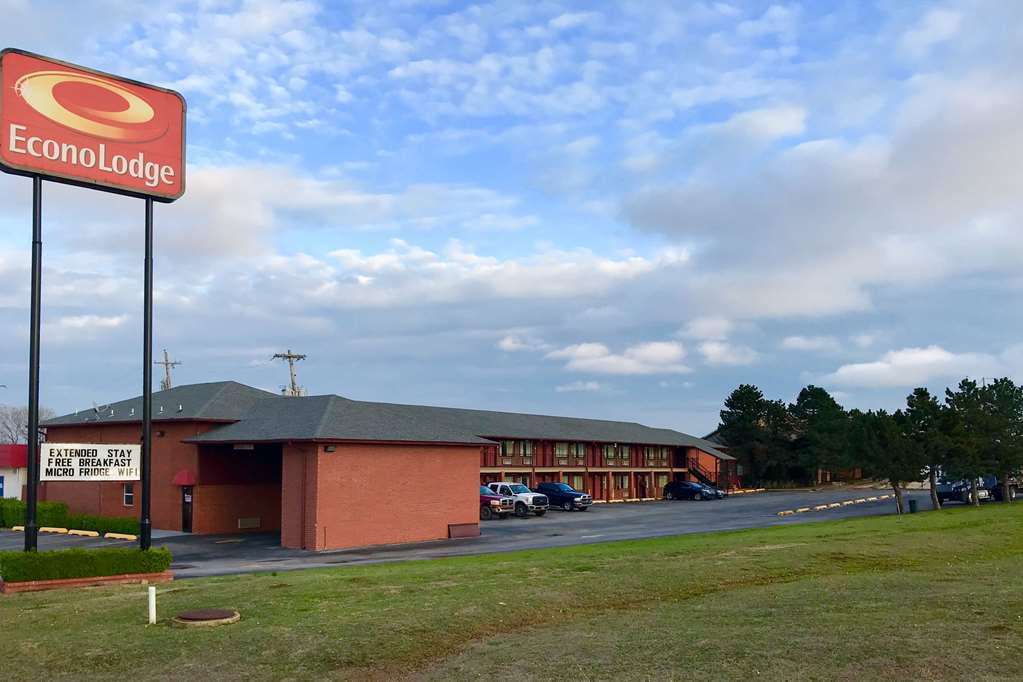 Econo Lodge Purcell,In Purcell,2 star