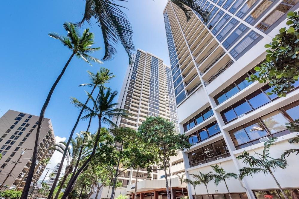 waikiki banyan 28th floor ocean view condo free parking and wifi by redawning