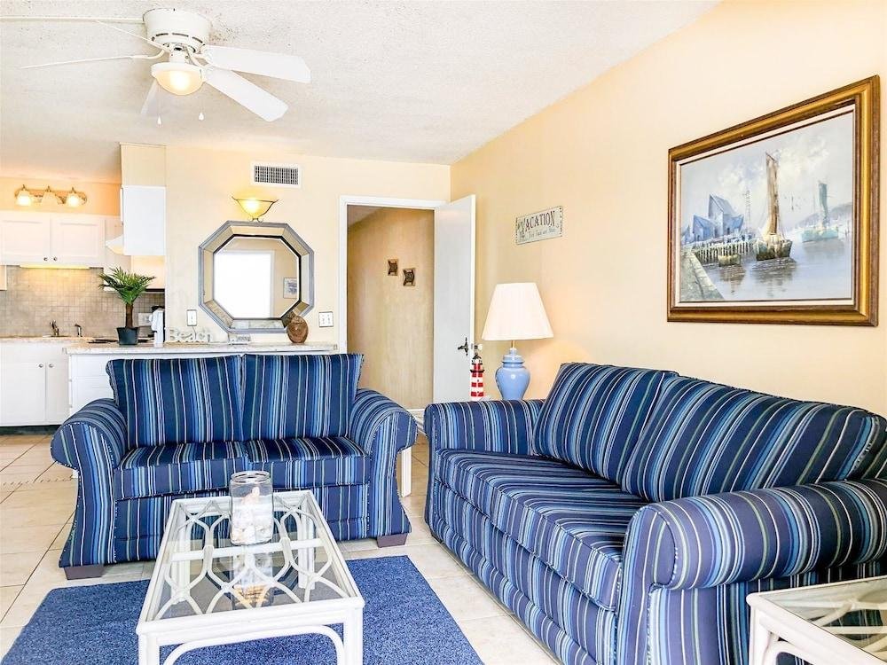 The Summit 606,,3.5 star