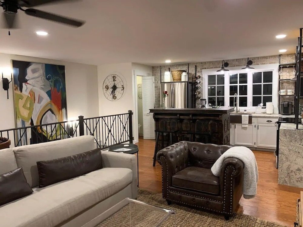Five-Star Historic Boyd Harvey Carriage House 2 Bedroom Home