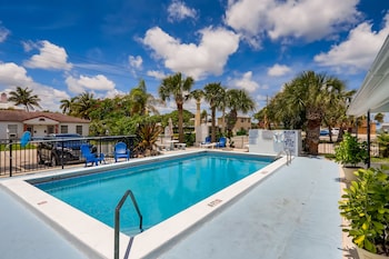 Coral Sands Boutique Lux Studio,,0 star