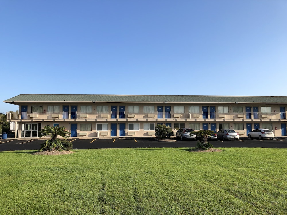 Motel 6 Clute, Tx,,2 star
