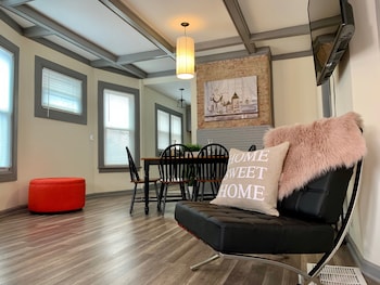 the eastside manor private yard and parking near falls and casino by niagara hospitality