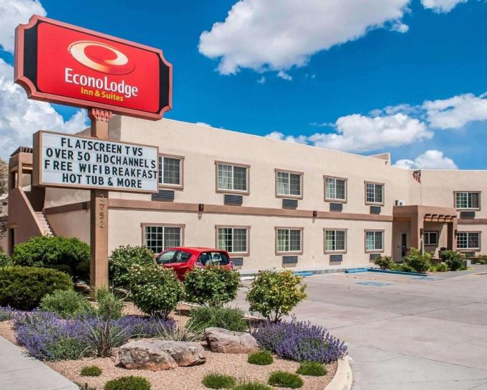 econo lodge inn and suites