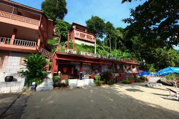 koh ngai cliff beach resort