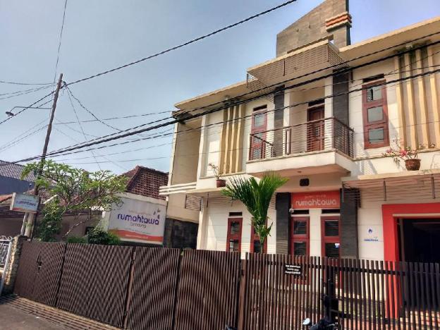 Rumah Tawa Guesthouse 1,Jl. Taman Siswa No. 63,2 star