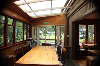 The Barn Cabins & Camp,Marahau>>Kaiteriteri,2 star