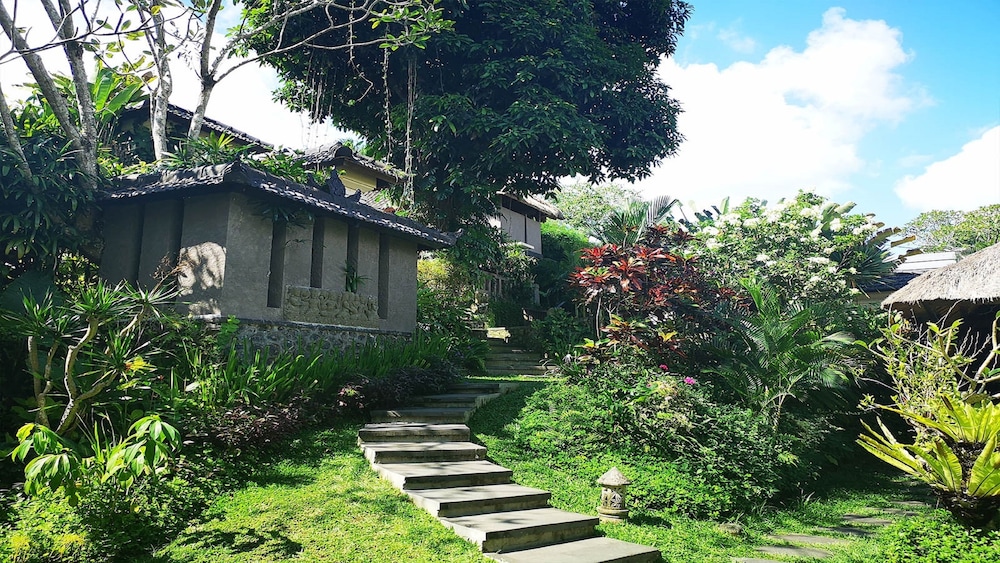 Villa Nirvana,,4 star