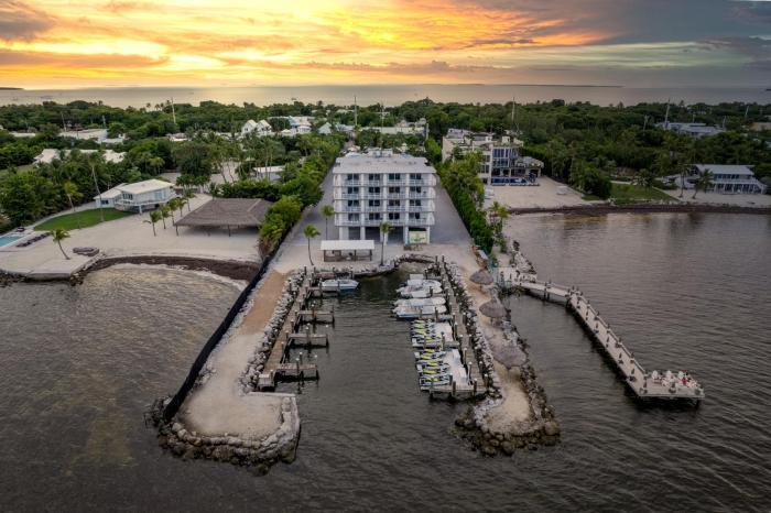 Hadley Resort And Marina,,4 star