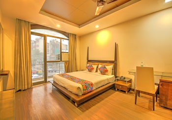 Via Le Grand,Karol Bagh>>Delhi,3 star