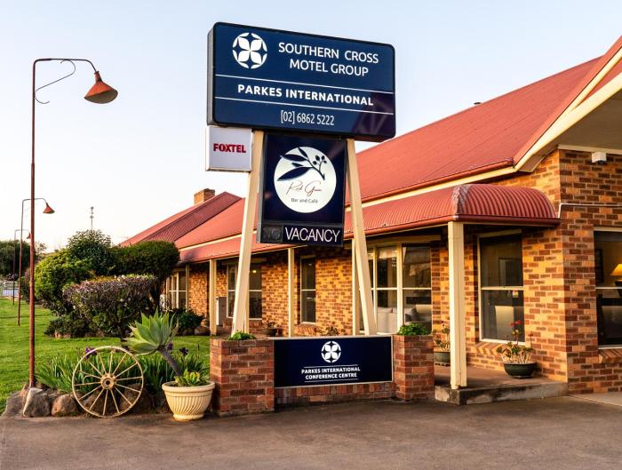parkes international motor inn