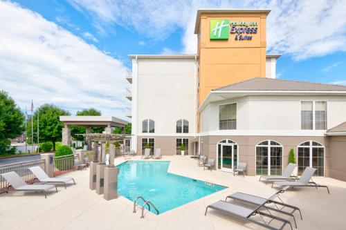 Hol. Inn Exp.  Asheville Sw - Outlet Ctr Area,,2.5 star