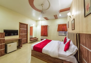 Rudra Mahal Hotel,Ellisbridge,3 star