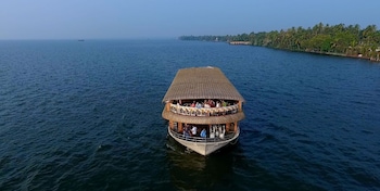 Upper Deck Houseboat