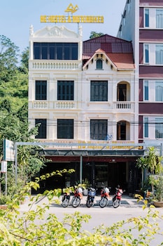 hg hostel and motobikes