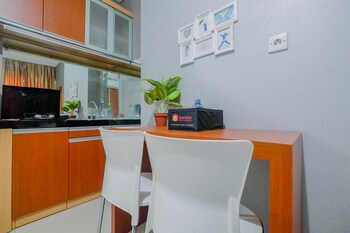 Vintage Studio Apartment At Nifarro Park,,0 star