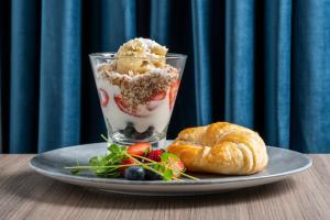 Holiday Inn Kingston Waterfront,Kingston>>Inner Harbour,3.5 star