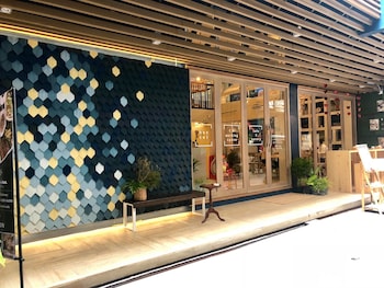 Kinnon Deluxe Hostel Coworking Cafe,,2 star