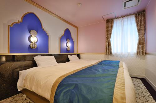room-image