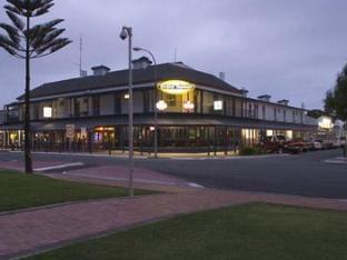 Grand Tasman Hotel